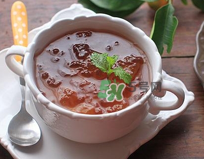 煮桃膠放冰糖還是紅糖？桃膠放鍋里要煮多久能吃