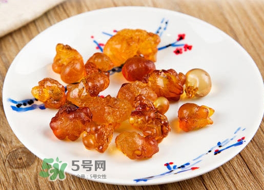 桃膠適合什么人吃？吃桃膠會(huì)上火嗎？