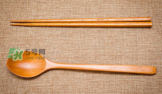 木筷子半年不換會致癌？用什么筷子最健康