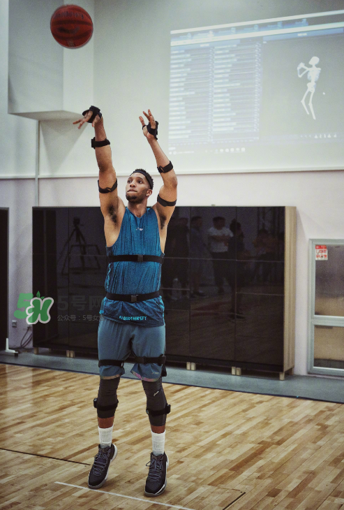 2017埃文特納中國行上腳穿的球鞋是什么牌子_哪個型號？