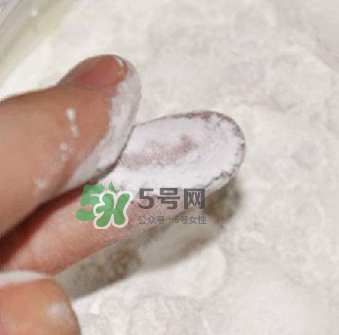 寶寶用爽身粉有危害嗎？爽身粉對(duì)寶寶有什么危害？