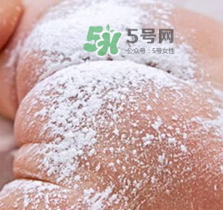 寶寶用爽身粉有危害嗎？爽身粉對(duì)寶寶有什么危害？