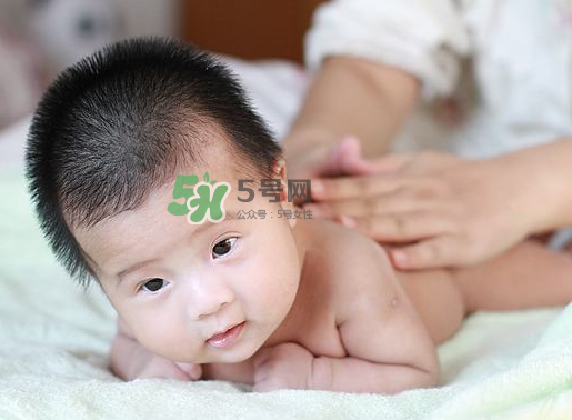 寶寶用爽身粉有危害嗎？爽身粉對(duì)寶寶有什么危害？