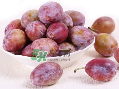 西梅不能和什么一起吃？西梅什么人不能吃？