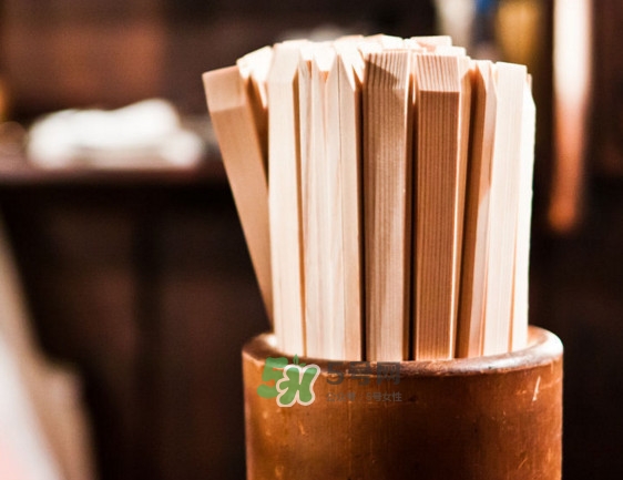 木筷子半年不換會致癌？用什么筷子最健康