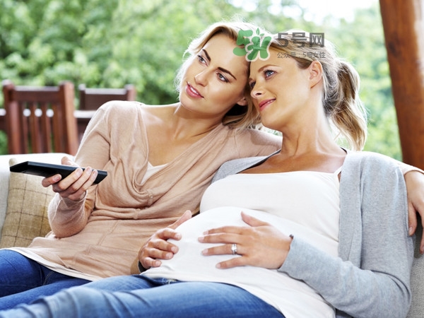 孕期洗頭能用吹風(fēng)機(jī)嗎？孕期洗頭姿勢