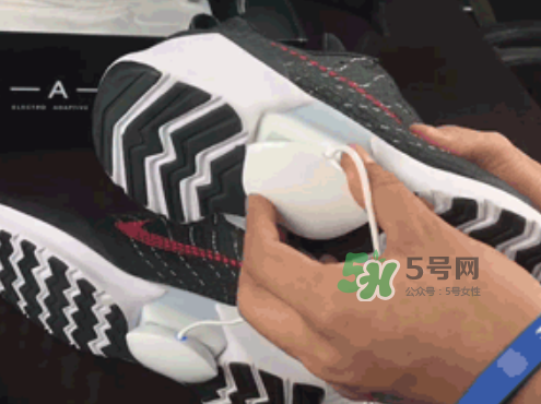 nike hyperadapt 1.0怎么充電？耐克自動(dòng)系鞋帶鞋要充電嗎？