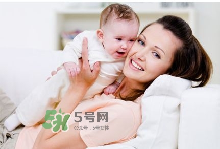 產(chǎn)后掉頭發(fā)很厲害怎么辦？產(chǎn)后掉頭發(fā)吃什么好？