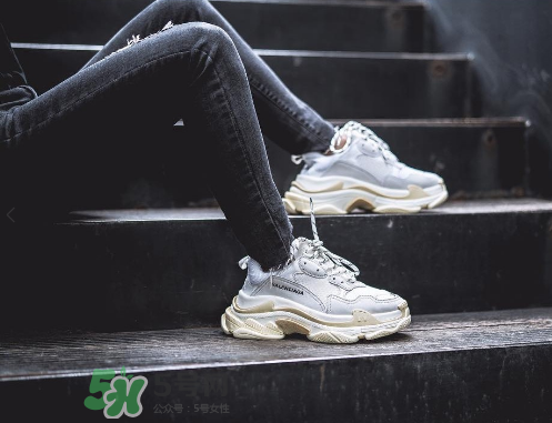 balenciaga triple s上腳效果怎么樣？巴黎世家復(fù)古訓練鞋上腳