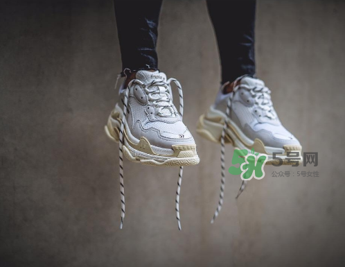 balenciaga triple s上腳效果怎么樣？巴黎世家復(fù)古訓練鞋上腳