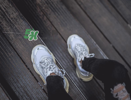 balenciaga triple s上腳效果怎么樣？巴黎世家復(fù)古訓練鞋上腳