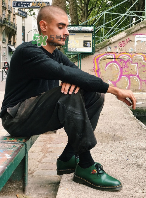 supreme與dr.martens聯(lián)名皮鞋在哪買_怎么買_什么時(shí)候發(fā)售？