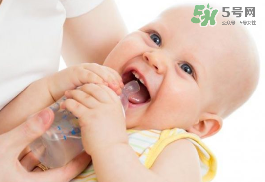 母乳和奶粉能混在一起吃嗎？母乳和奶粉混合喂養(yǎng)好嗎？