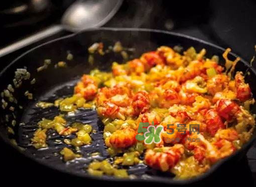 小龍蝦泡飯好吃嗎？小龍蝦泡飯怎么做好吃？