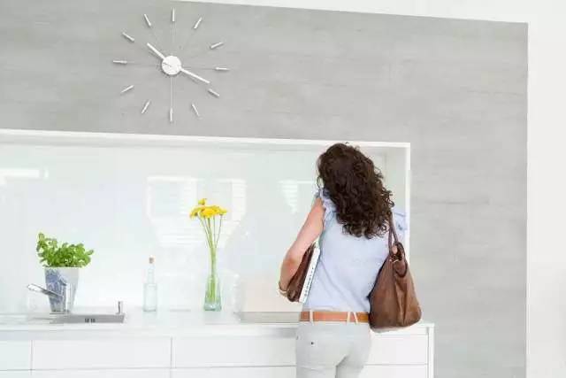 職場(chǎng)女性日常怎么護(hù)膚 適全出差帶的護(hù)膚品