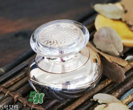 夢詩麗天璽瓊珍玉顏膏怎么樣？夢詩麗天璽膏有激素嗎？