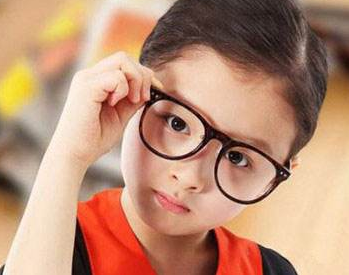 寶寶多大可以看電視？寶寶能看電視嗎？