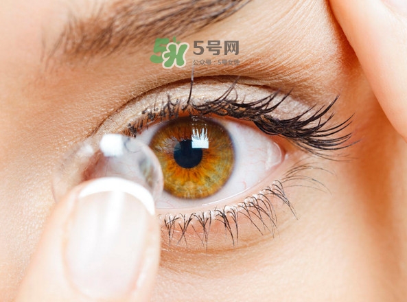 隱形眼鏡日拋是什么意思？隱形眼鏡干了泡開(kāi)還能用嗎