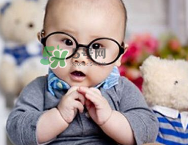 寶寶愛看電視怎么辦？寶寶愛看電視對眼睛有影響嗎？