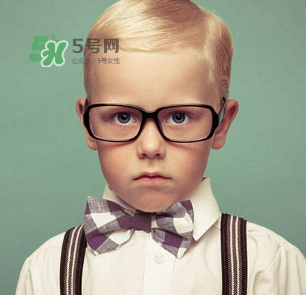 寶寶愛看電視怎么辦？寶寶愛看電視對眼睛有影響嗎？