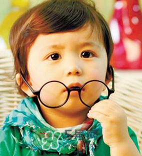 寶寶愛看電視怎么辦？寶寶愛看電視對眼睛有影響嗎？