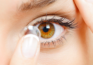 隱形眼鏡日拋是什么意思？隱形眼鏡干了泡開(kāi)還能用嗎