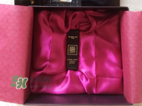 嬌蘭親親唇膏白管和黑管哪個好？嬌蘭白管和黑管區(qū)別