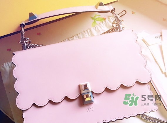 芬迪kan i手袋真假怎么辨別_fendi kan i手袋真假對(duì)比圖 芬迪kan i手袋真假怎么辨別_fendi kan i手袋真假對(duì)比圖