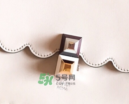 芬迪kan i手袋真假怎么辨別_fendi kan i手袋真假對(duì)比圖 芬迪kan i手袋真假怎么辨別_fendi kan i手袋真假對(duì)比圖