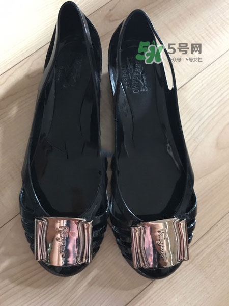 菲拉格慕女鞋真假怎么辨別_菲拉格慕糖果鞋真假對(duì)比圖 菲拉格慕女鞋真假怎么辨別_菲拉格慕糖果鞋真假對(duì)比圖