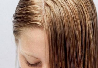 頭發(fā)出油是什么原因？頭發(fā)出油怎么辦？