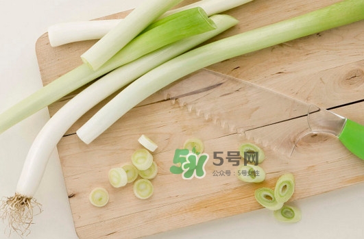 大蔥是蔥黃嗎？大蔥和蔥黃的區(qū)別