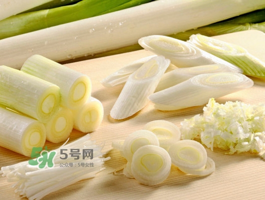 大蔥怎么切不辣眼睛？大蔥怎么做好吃