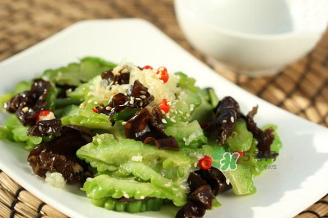 涼拌苦瓜怎么做不苦？苦瓜不苦了還有功效嗎？