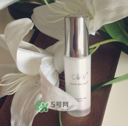 olay玉蘭油小白瓶小綠瓶哪個好？olay小白瓶小綠瓶區(qū)別