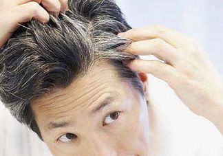 頭發(fā)白是什么原因引起的？頭發(fā)白吃什么能變黑？