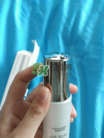 olay淡斑小白瓶和olay光感小白瓶哪個好？