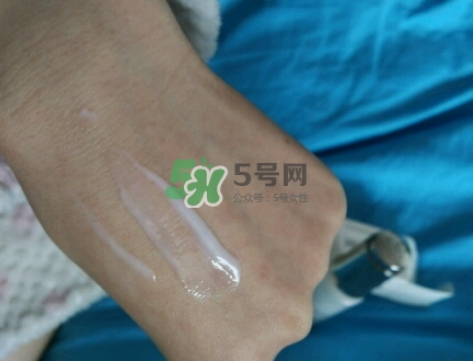 olay淡斑小白瓶和olay光感小白瓶哪個好？