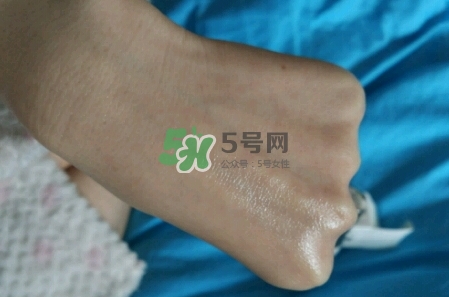 olay淡斑小白瓶和olay光感小白瓶哪個好？