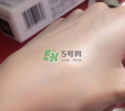 olay小白瓶會長毛嗎？olay小白瓶長黑毛是怎么回事？