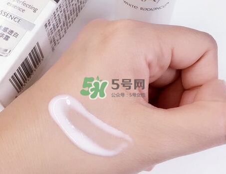 olay小白瓶和樂敦cc美容液哪個好？olay小白瓶和樂敦cc順序