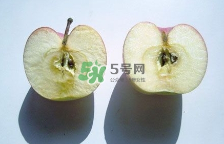 olay小白瓶和樂敦cc美容液哪個好？olay小白瓶和樂敦cc順序