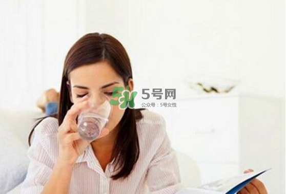 喝水就想小便是什么原因？喝水尿頻怎么辦？