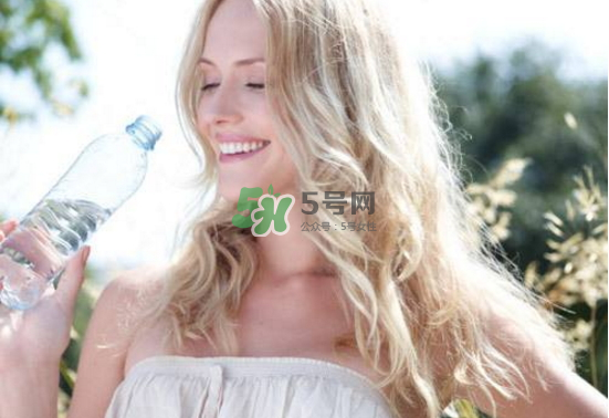 喝水就想小便是什么原因？喝水尿頻怎么辦？