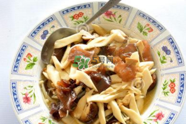 蘑菇不能和茄子一起吃嗎？蘑菇不能和什么一起吃？