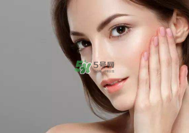 蜜絲佛陀和卡姿蘭粉餅哪個好用呢？粉餅正確的上妝方法