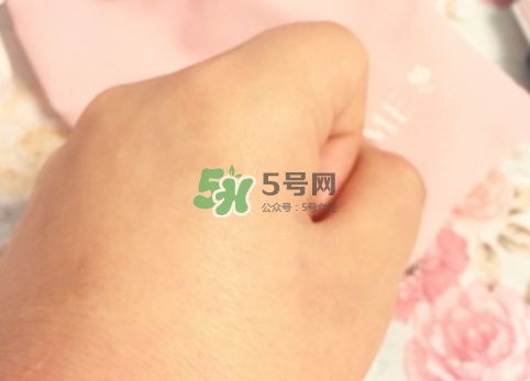 蘭蔻小黑瓶和sk2小燈泡哪個好？蘭蔻小黑瓶和小燈泡怎么用