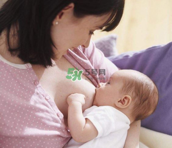 母乳喂養(yǎng)會(huì)乳糖不耐受嗎？母乳喂養(yǎng)會(huì)過(guò)度喂養(yǎng)嗎？