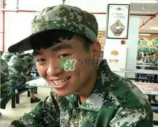 神似王寶強大一新生是誰？神似王寶強大一新生叫什么名字？