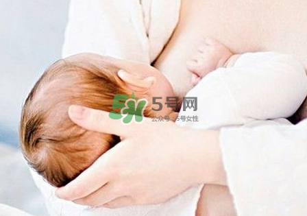 母乳喂養(yǎng)會積食嗎？純母乳喂養(yǎng)的寶寶會積食嗎？